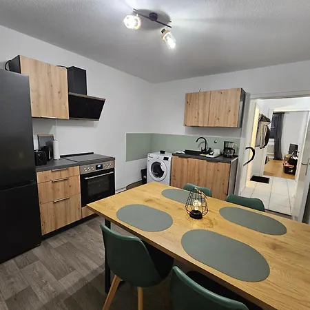 Daire Grosse Moderne Ferienwohnung, Zentrale Ruhige Lage *