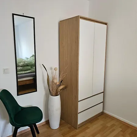 Grosse Moderne Ferienwohnung, Zentrale Ruhige Lage Daire