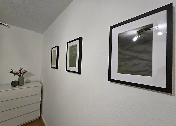 Grosse Moderne Ferienwohnung, Zentrale Ruhige Lage *