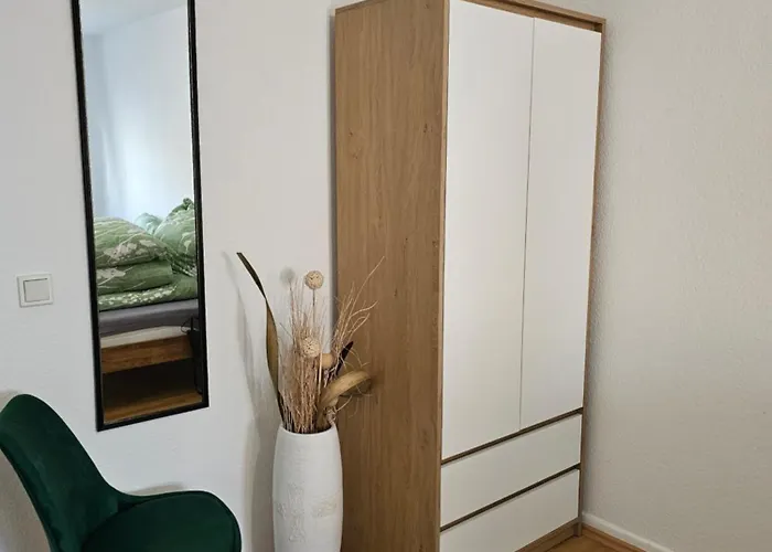 Grosse Moderne Ferienwohnung, Zentrale Ruhige Lage Apartman