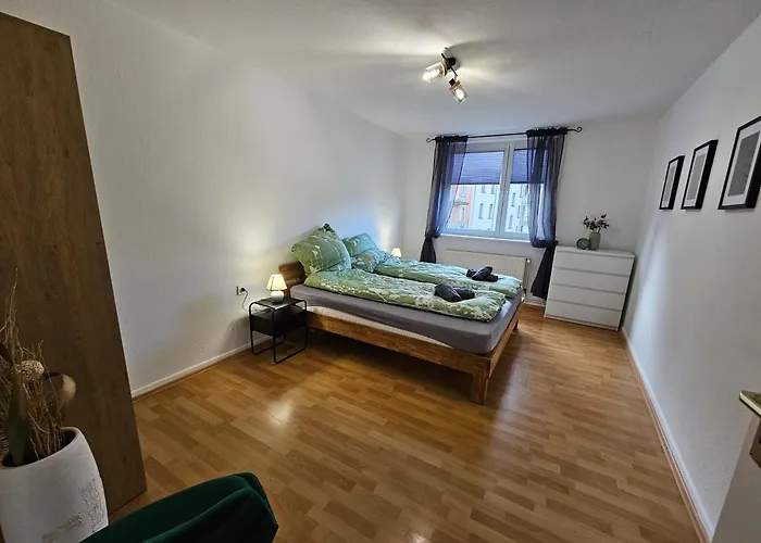Große Moderne Ferienwohnung, Zentrale Ruhige Lage *